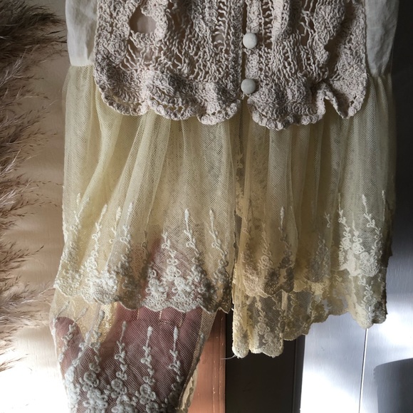 UO Lace Peplum Top - Picture 4 of 8